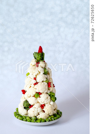 Christmas tree of vegetables on a silvery bokeh background. Vegetarian 72625650