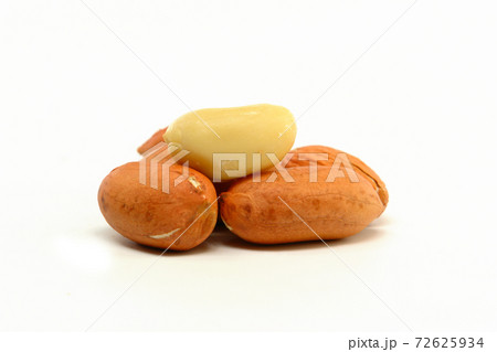 Peeled Peanuts 72625934