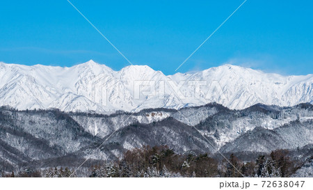 冬の白馬三山(長野県小川村より) 冬の白馬三山(長野県小川村より) 72638047