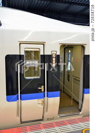 JR大阪駅に停車中のサンダーバード 72638716