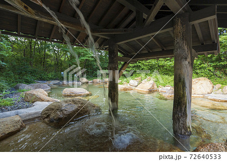 露天風呂の打たせ湯 72640533
