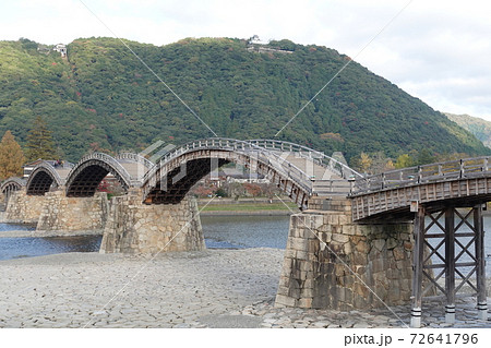 錦帯橋と錦川河川敷 72641796