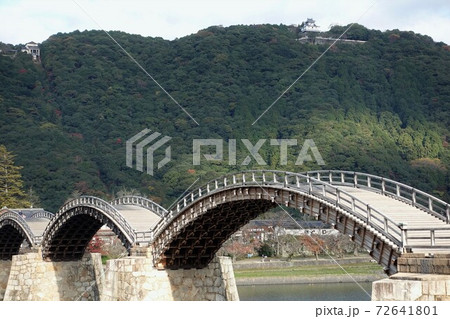 錦帯橋と錦川河川敷 錦帯橋と錦川河川敷 72641801