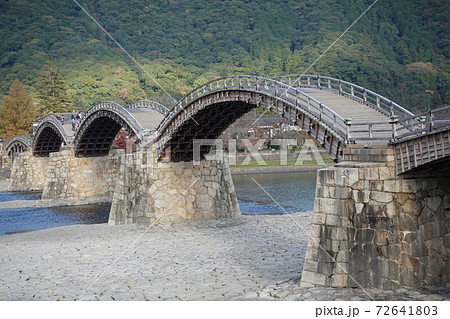 錦帯橋と錦川河川敷 72641803