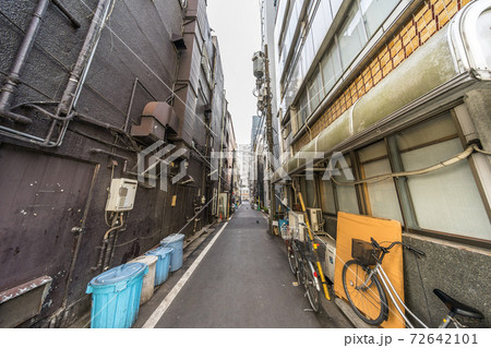 路地裏 路地裏 72642101