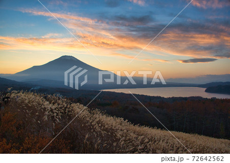 山中湖パノラマ台からの富士山の絶景 山中湖パノラマ台からの富士山の絶景 72642562