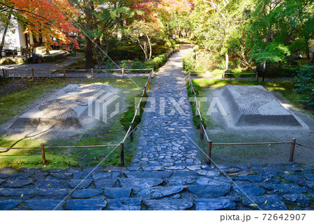 京都　法然院の白砂壇 72642907