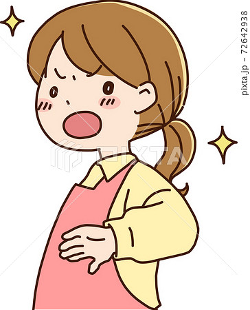 主婦・女性保育士　嬉しそうに振り向く 72642938