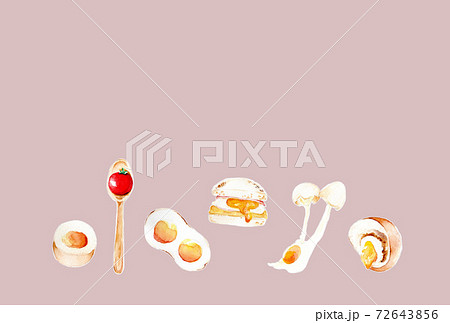 いろいろな卵　ミニトマト　カレーパン　マフィン　木製スプーン　アナログ水彩 72643856