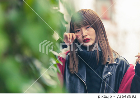 かっこいい　女性　クール 72643992