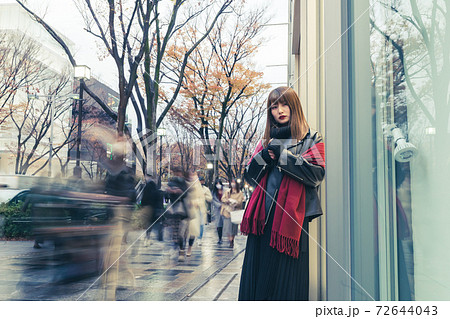 かっこいい　女性　クール 72644043