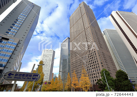 東京散歩　秋の西新宿　新宿駅西口付近 72644443