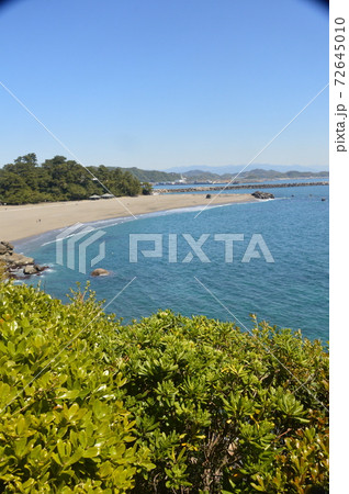 桂浜(下竜頭岬より上竜頭岬方面を望む)（高知県高知市浦戸） 72645010