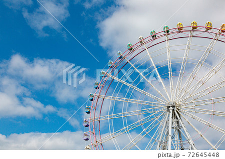 淡路サービスエリアの大観覧車と空 72645448