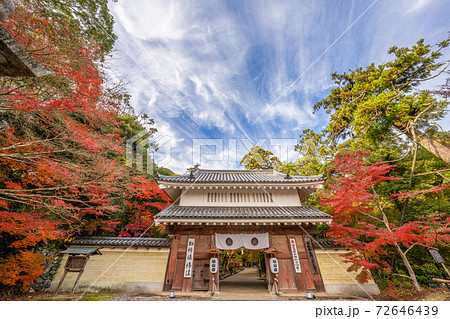 油山寺の紅葉の写真素材