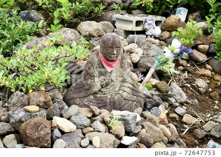 お地蔵様と石 72647753