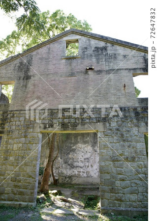 コンクリートの廃墟 72647832