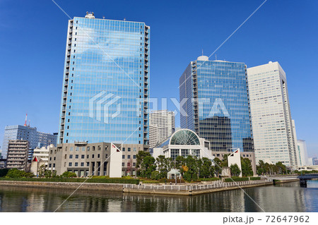 芝浦運河沿いのオフィス街 72647962