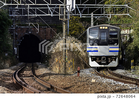 横須賀線【E217系】扇ヶ谷トンネル付近【秋】神奈川県鎌倉市 横須賀線【E217系】扇ヶ谷トンネル付近【秋】神奈川県鎌倉市 72648064