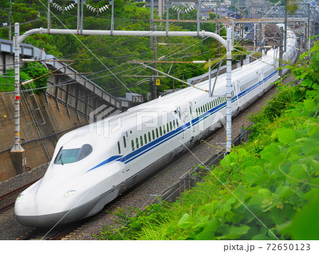 新幹線N700S J5編成と新緑 大津市石山付近にて 新幹線N700S J5編成と新緑 大津市石山付近にて 72650123