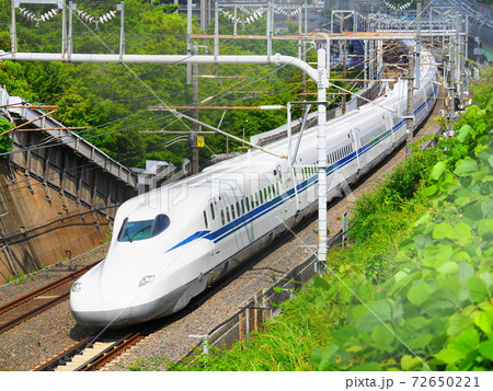 新幹線N700S　J2編成と新緑　大津市石山付近にて 72650221
