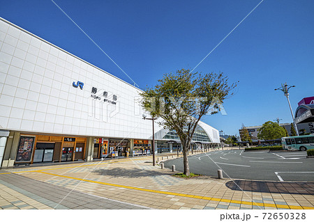 山口県防府市　晴天のJR防府駅 72650328
