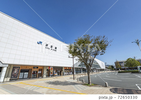 山口県防府市　晴天のJR防府駅 72650330