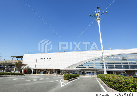 山口県防府市　晴天のJR防府駅 72650332