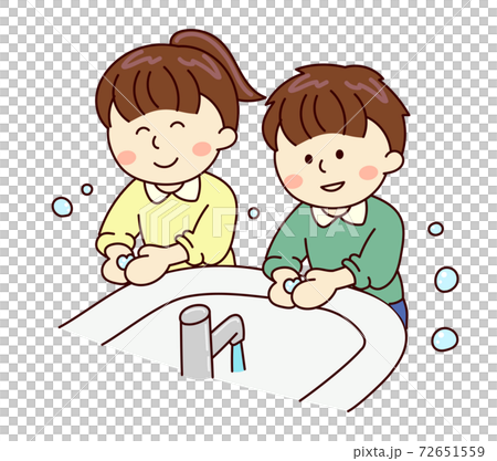 孩子們在洗臉盆上洗手 72651559