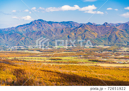 （山梨県）秋の清里テラス　秩父多摩甲斐の山並み 72651922