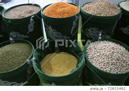 Seamless texture with legumes in sack ags 72653462