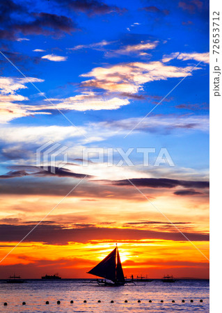 amazing tropical sunset and silhouette of sailing boats in Boracay island in Philippines 72653712