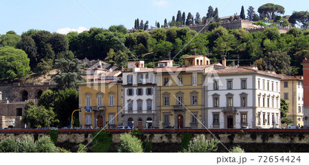 アルノ川沿いの街並み 72654424