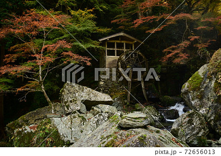 徳島山城町 晩秋の半田岩の水車小屋 徳島山城町 晩秋の半田岩の水車小屋 72656013