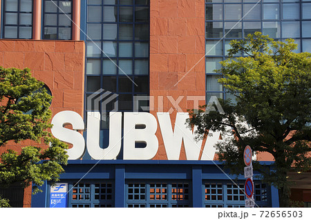 SUBWAYの看板(福岡市営地下鉄･呉服町駅)/福岡県福岡市綱場町 72656503