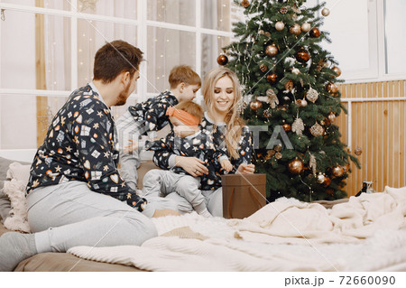 Family in identifical pajamas at home 72660090