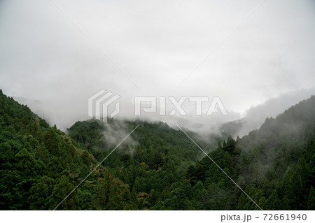 山間の雲 72661940