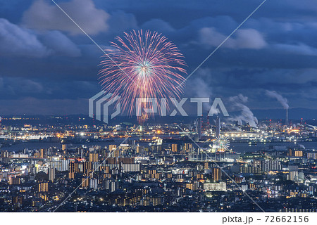 花火と夜景の写真素材