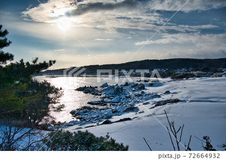 青森県八戸市　冬晴れの種差海岸 72664932