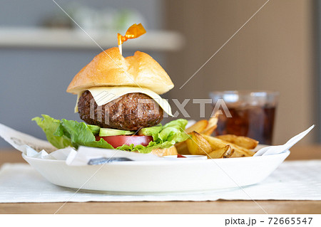 グルメアボガドチーズバーガー グルメアボガドチーズバーガー 72665547