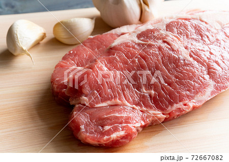 ステーキ 赤身 生肉 ステーキ 赤身 生肉 72667082