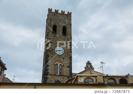 イタリア　チンクエ・テッレ　モンテロッソ・アル・マーレのサン・ジョヴァンニ・バッティスタ教会 72667873