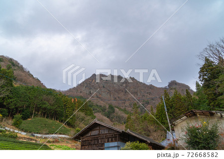 大円地側の登山口付近から見た奥久慈男体山の全貌 大円地側の登山口付近から見た奥久慈男体山の全貌 72668582