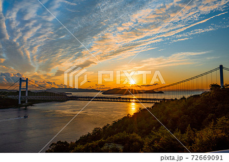鷲羽山展望台から見た瀬戸大橋夕景 72669091