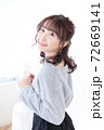 若い女性　ヘアスタイル 72669141