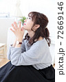 若い女性　ヘアスタイル 72669146