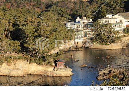 朝陽に輝く六角堂、五浦海岸 朝陽に輝く六角堂、五浦海岸 72669682