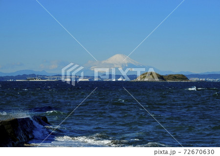 富津岬からの富士山に東京湾に作られた第一・第二海堡 富津岬からの富士山に東京湾に作られた第一・第二海堡 72670630