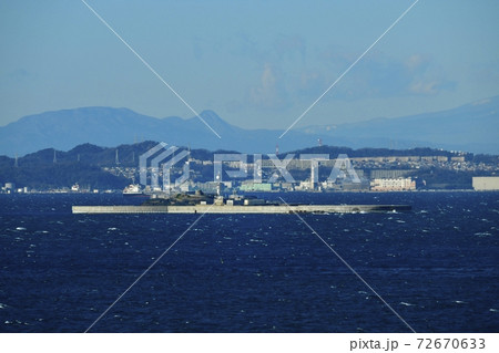 富津岬 明治百年記念展望台からの東京湾に作られた第二海堡 富津岬 明治百年記念展望台からの東京湾に作られた第二海堡 72670633