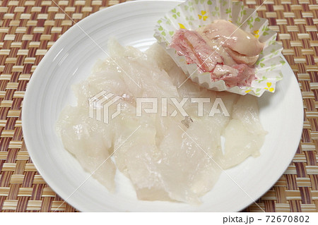 家庭的で素朴な自宅調理の ウマヅラハギの刺し身 の写真素材 家庭的で素朴な自宅調理の ウマヅラハギの刺し身 の写真素材